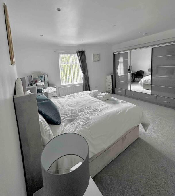 Spacious Modern Duplex *